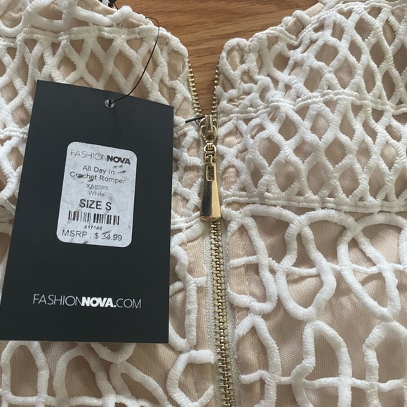 White Crochet bell sleeved romper size S - Picture 7 of 7